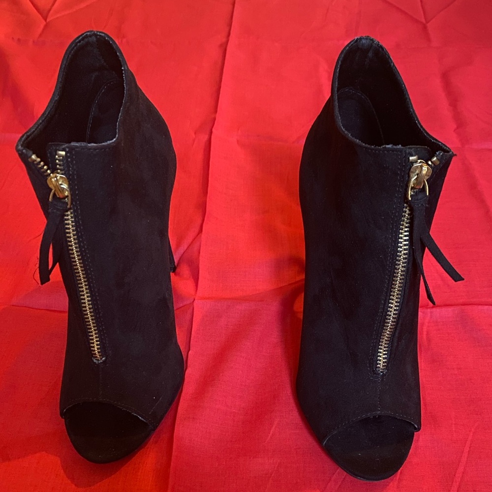 Women’s high heel shoes